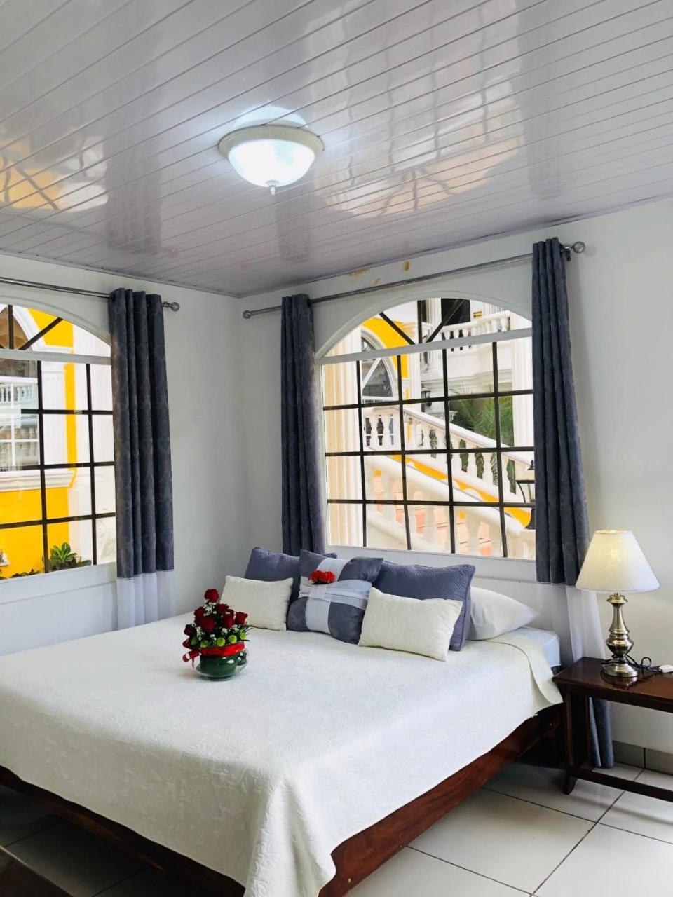 Neily Hotel Andrea מראה חיצוני תמונה